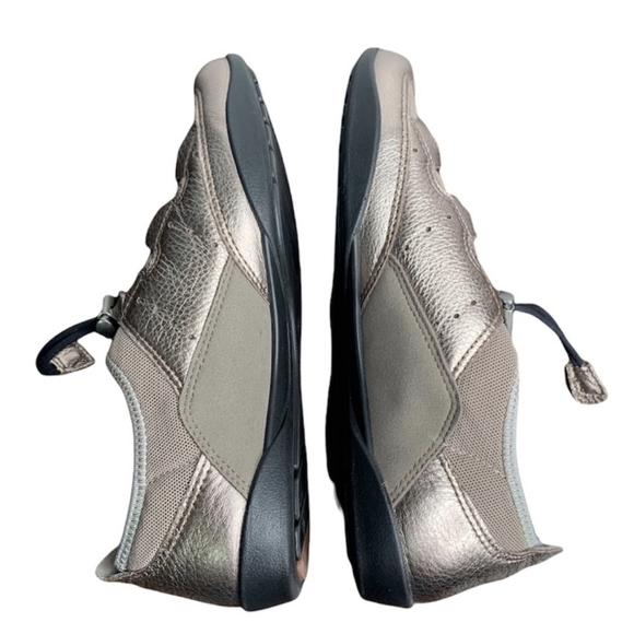 Ecco Bluma Toggle Sneakers - Picture 6 of 10